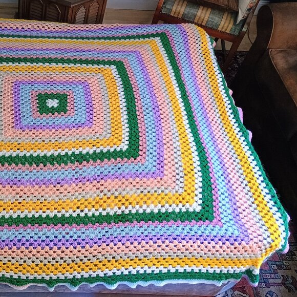 Vintage 80s handmade colorful crochet afghan 🧶 - Picture 8 of 9